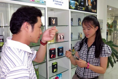 Chiêu trò 'làm thịt' khách hàng của dân buôn nước hoa 